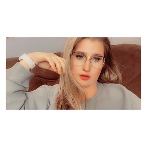 Meet your Posher, Alyee